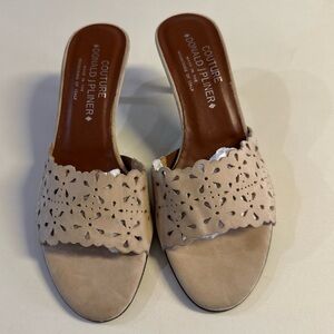 *Donald J Pliner Beautiful Slip On Heeled Sandal Beige Size 7 1/2